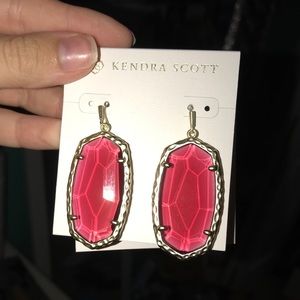 NEVER WORN BRAND NEW Rare Kendra Scott Earrings